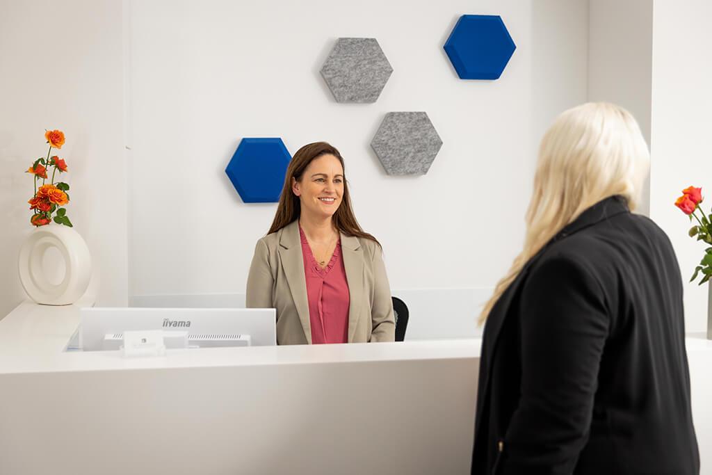 Freundlicher Empfang der Praxis am Kö-Center